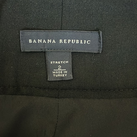 Banana Republic black lined stretch skirt, size 2, side zipper, slit in back - Picture 8 of 10